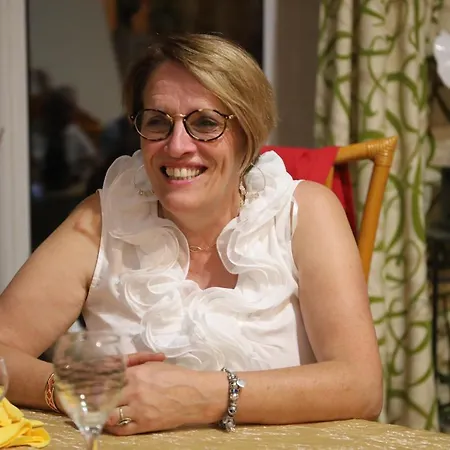 Mon Taj Mahal Bed & Breakfast 3*